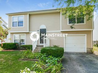 1574 Autumn Village Dr, Columbus, OH 43223