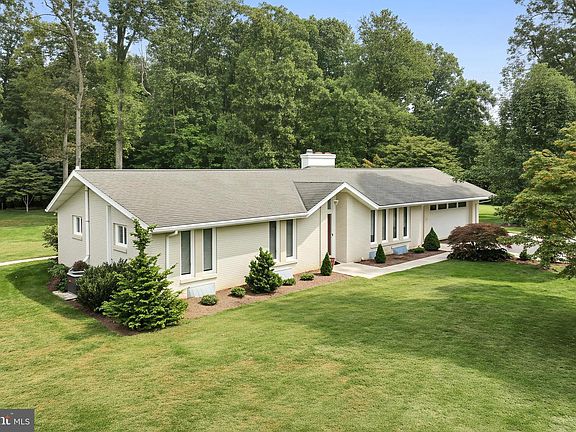 4th image of 1063 Porters Rd