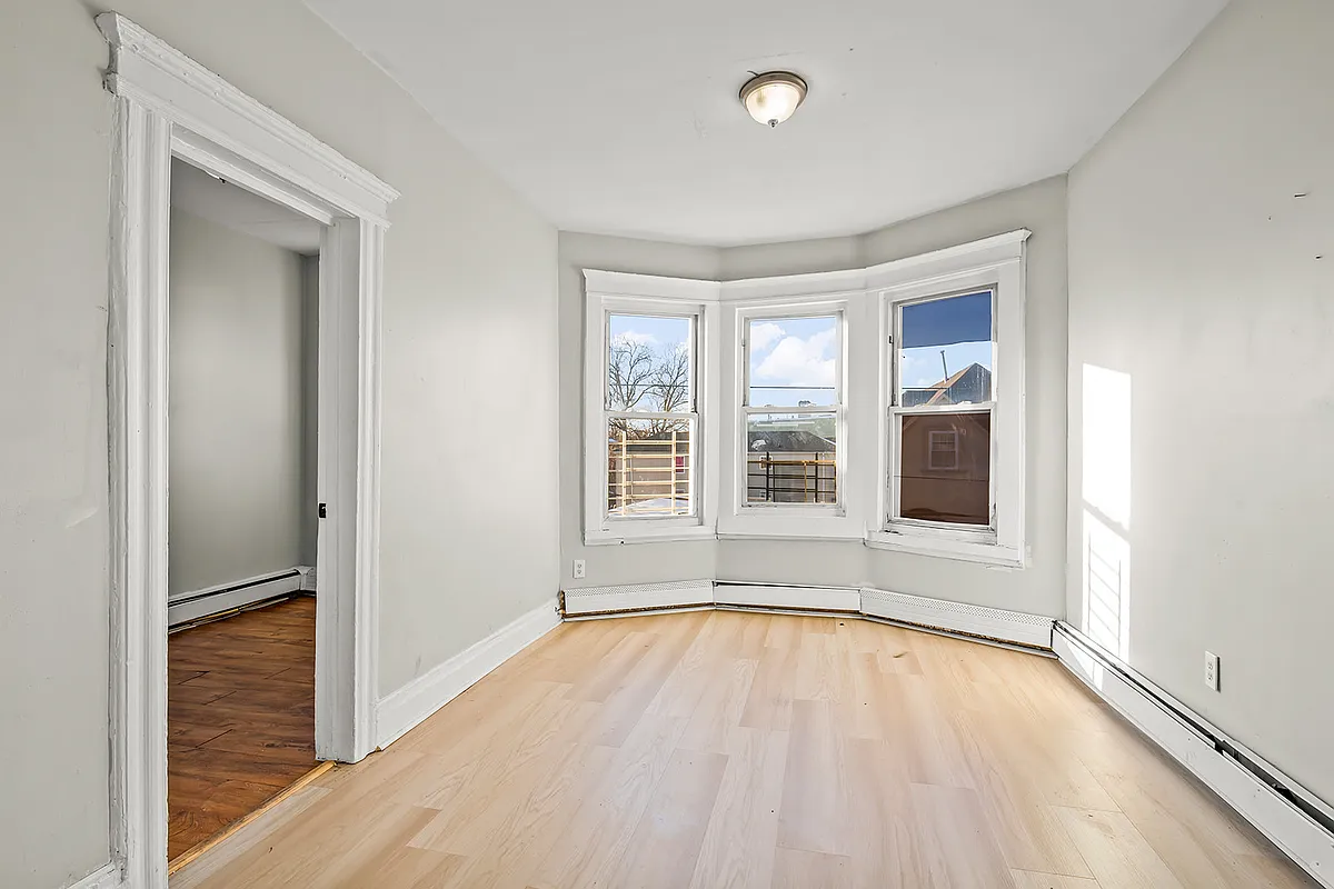 Building Photo - 30 Wainwright St #3
