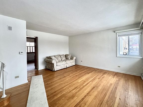 2nd image of 602 N Milwaukee Ave