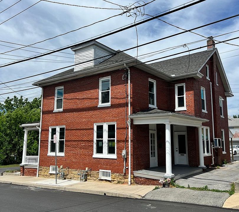 1st image of 25 N Poplar St
