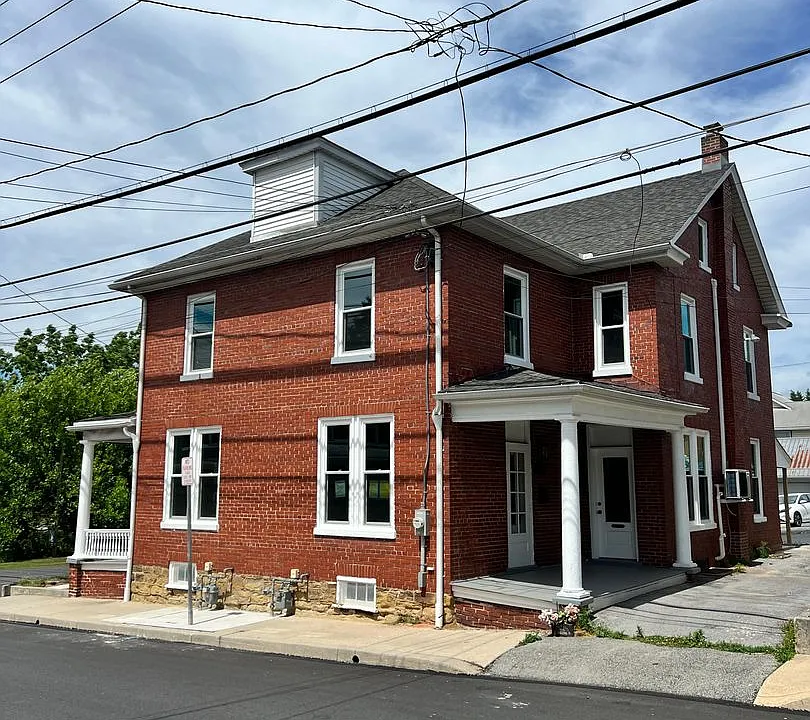 25 N Poplar St