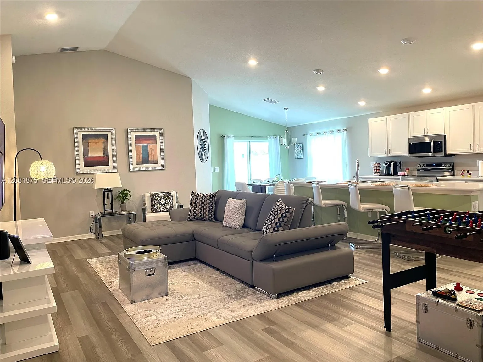 4 bed, 2.0 bath, 1863 sqft, $2,750 — Photo 1