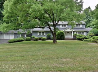 852 Huron Rd, Franklin Lakes, NJ 07417