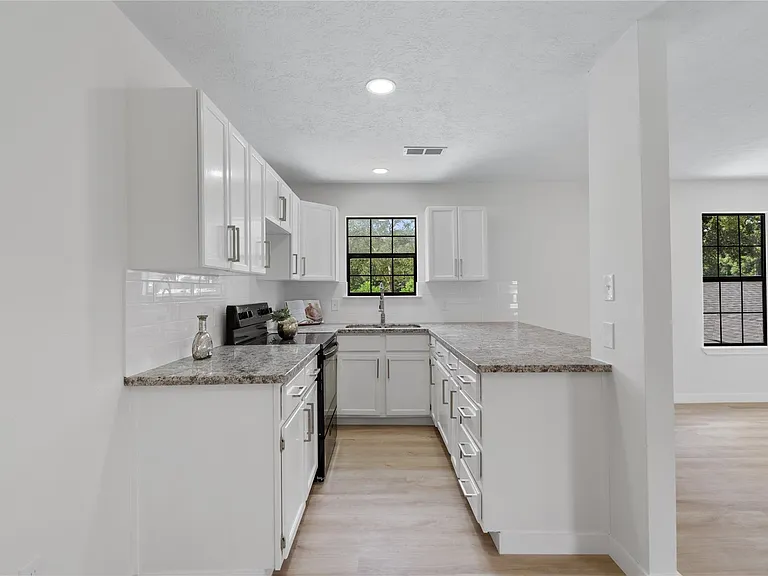12019 Beth Ln — Photo 33