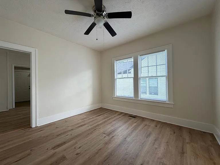 918 Darlington Way SW — Photo 4