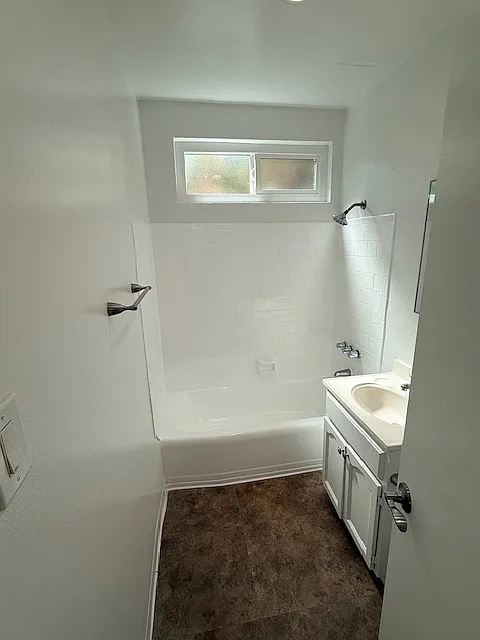 Santa Ana Apartments — Photo 4