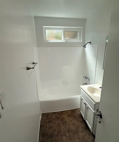 Santa Ana Apartments — Photo 4