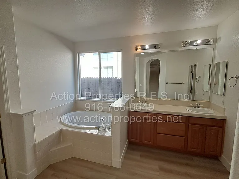 6145 Crater Lake Dr — Photo 29