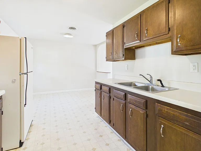 2336 Sara Ln — Photo 12