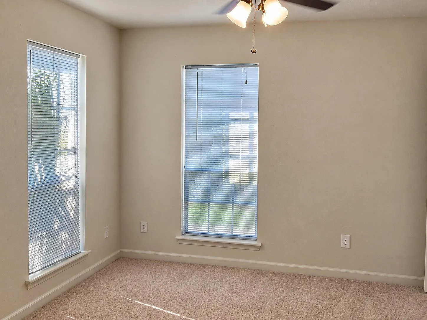 1 bed, 1.0 bath, 23194 sqft, $950 — Photo 3