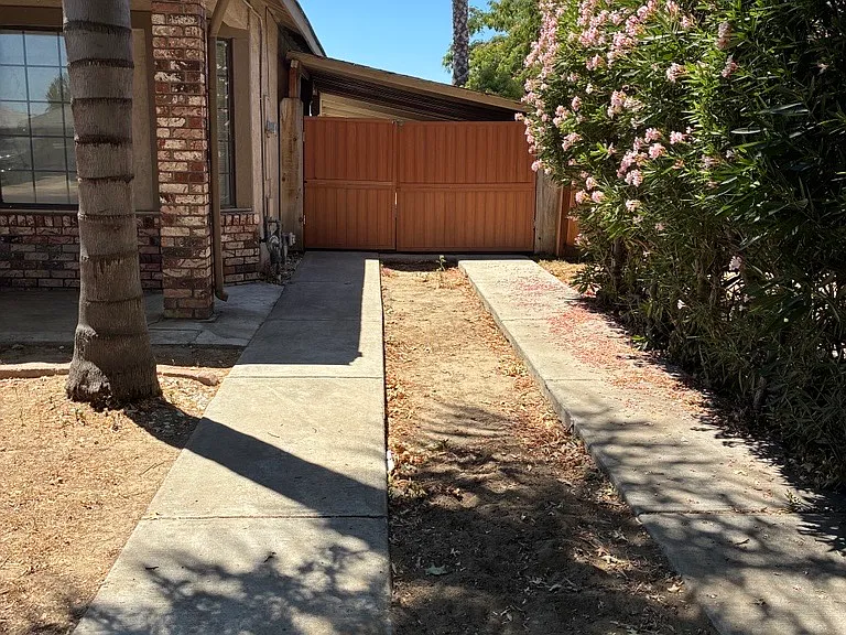 2814 Canyon Dr — Photo 4