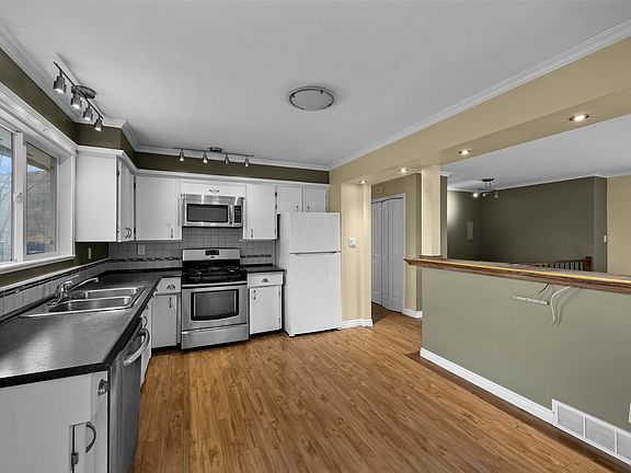 3rd image of 681 Sicamore Dr