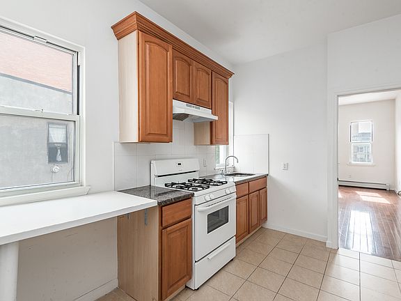 5th image of 25 Bogart St APT 2S