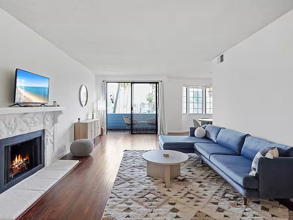 4th image of 310 Tahiti Way APT 201