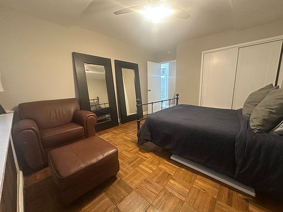 3rd image of 1011 Arlington Blvd APT 907