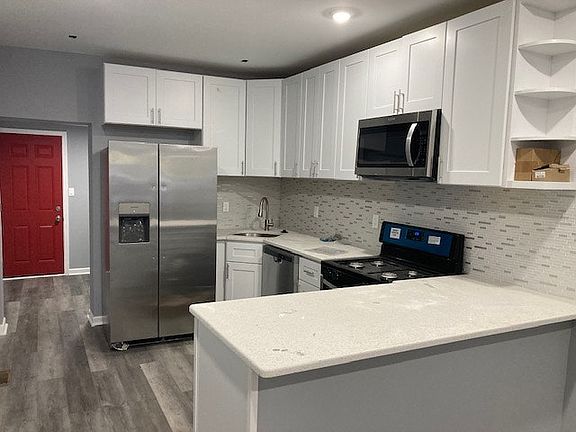 Full kitchen