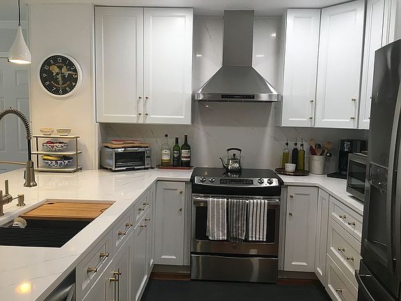 3rd image of 6608 Jupiter Hills Cir APT H