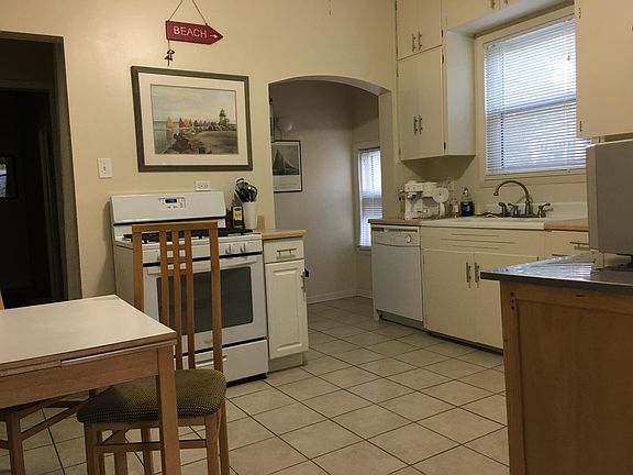 Big eat-in kitchen with dishwasher on first floor