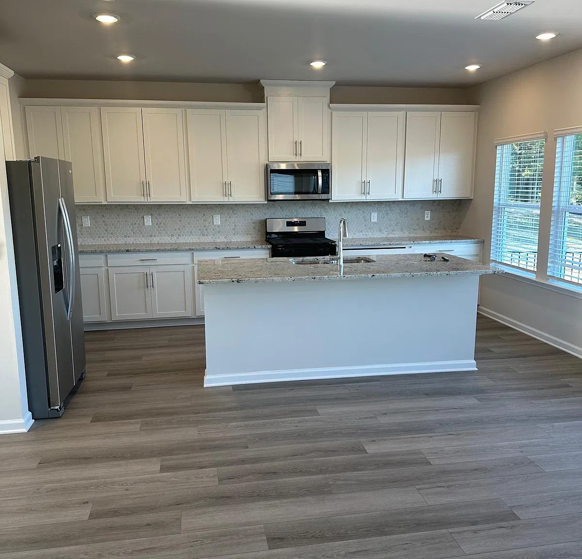 4 bed, 2479 sqft, $2,600 — Photo 3