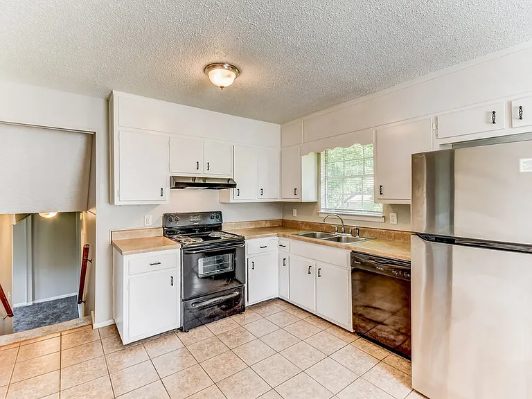 5114 Meadows Dr — Photo 8