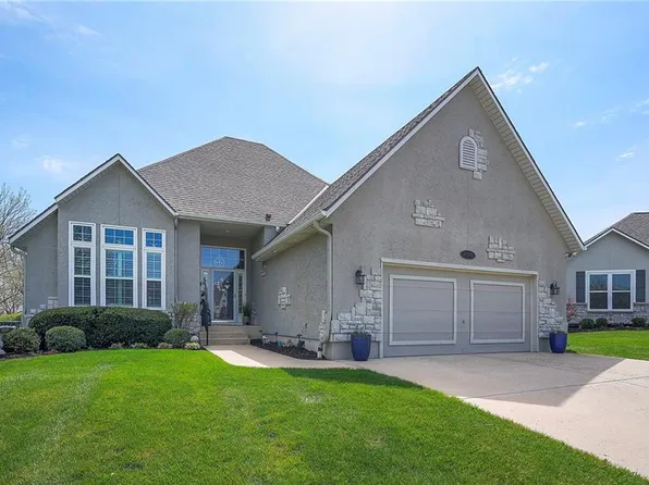 21911 W 120th St, Olathe, KS 66061