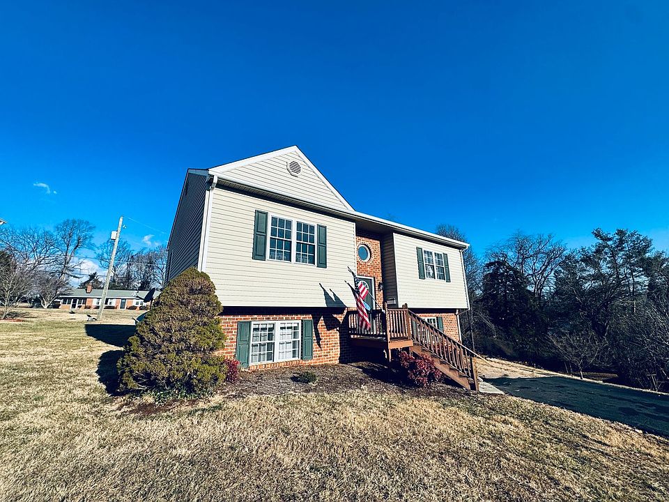 1st image of 5961 Hines Cir