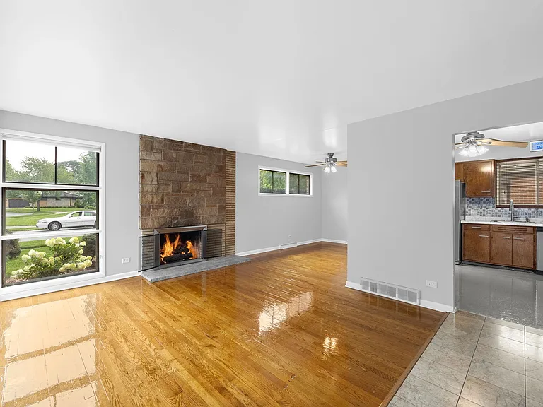 413 E Atwater Ave — Photo 6