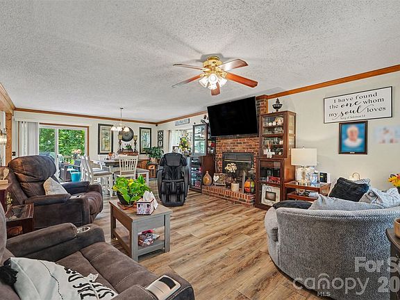 5th image of 1446 32nd Street Ct NE