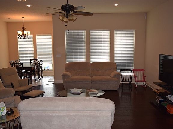 3rd image of 6590 Woodridge Dr
