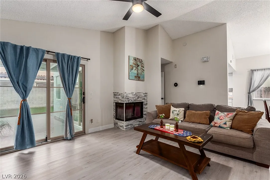 2 bed, 2.0 bath, 1168 sqft, $1,800 — Photo 4