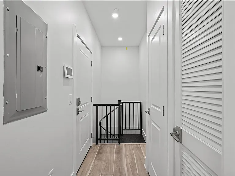 3843 Wallace St — Photo 10