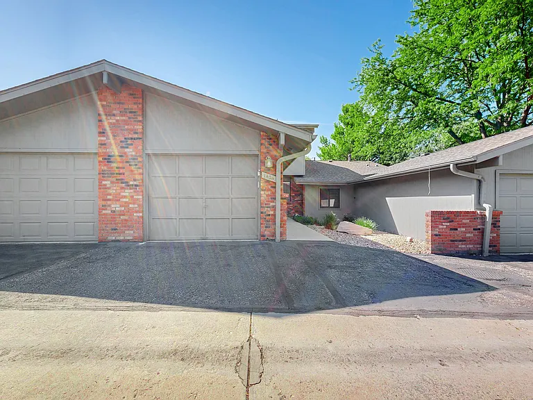 1404 Adriel Dr — Photo 41