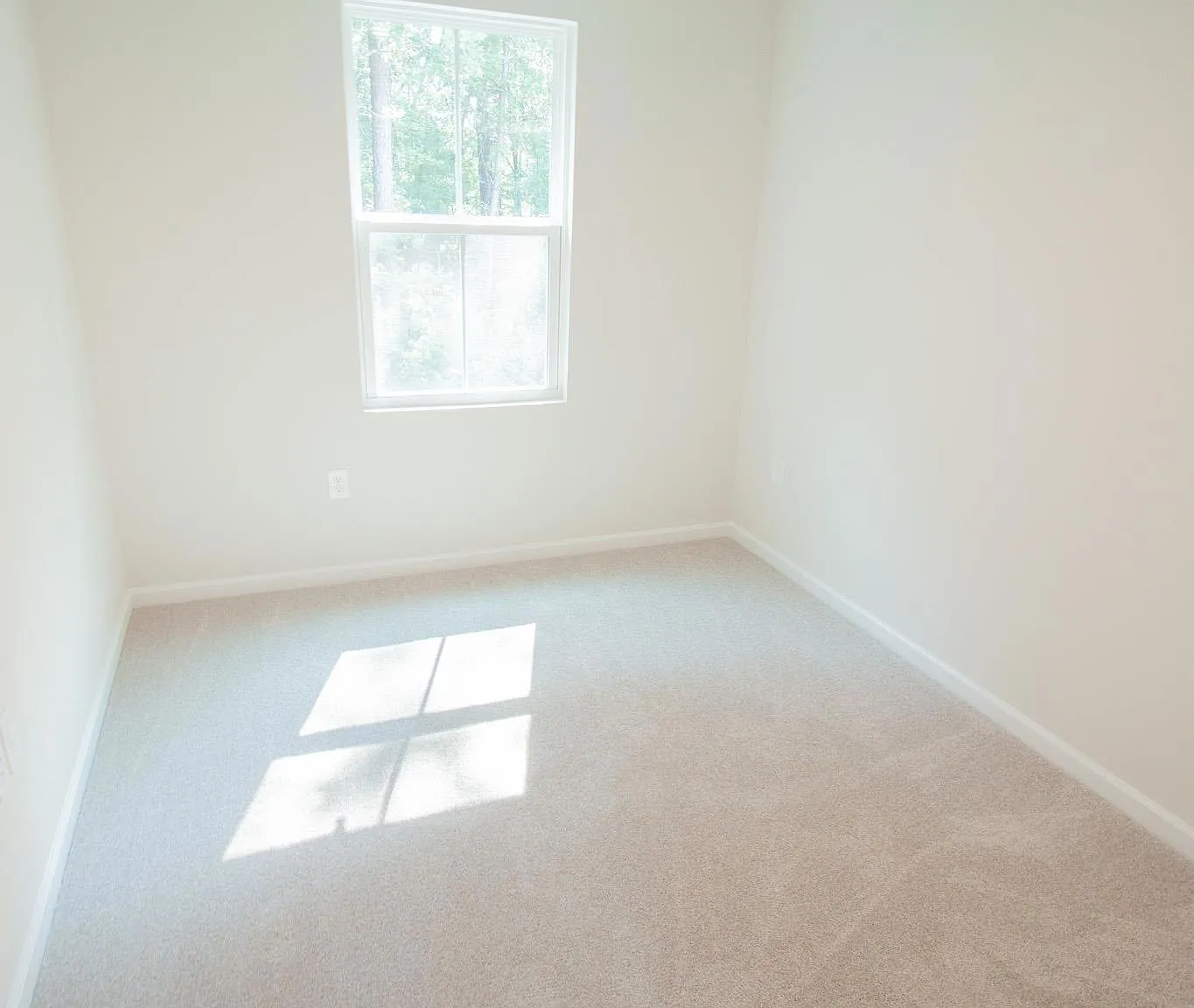 3 bed, 2.5 bath, 1600 sqft, $1,850 — Photo 3