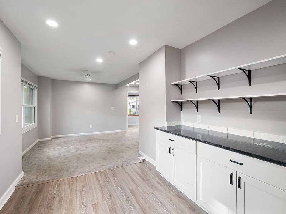 22134 Pleasant Ave, photo 14