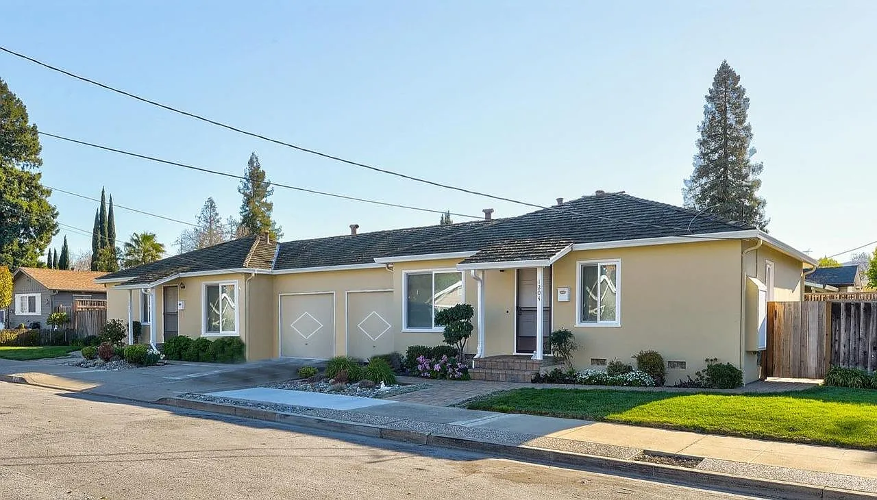1204 Reese St — Photo 1
