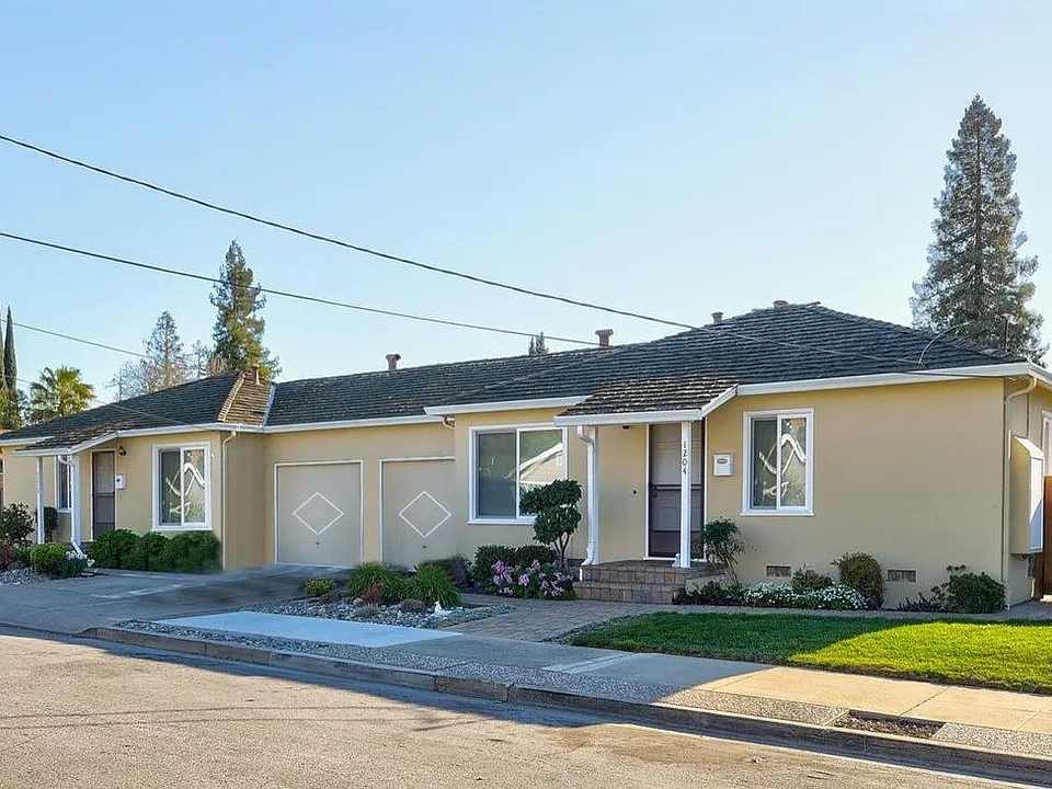 1204 Reese St