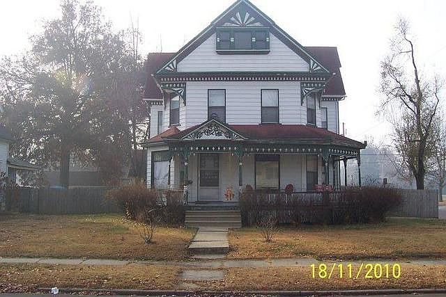2nd image of 202 E Adams St