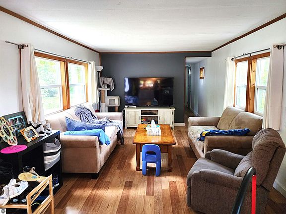 3rd image of 4372 Ironwood Dr N