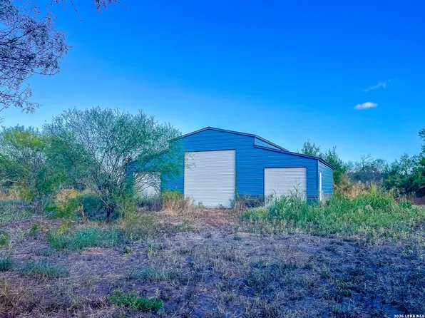 3756 Elm Dr, Beeville, TX 78102