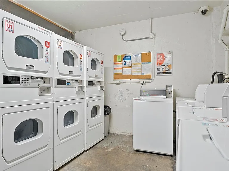 6615 Franklin Ave. — Photo 22