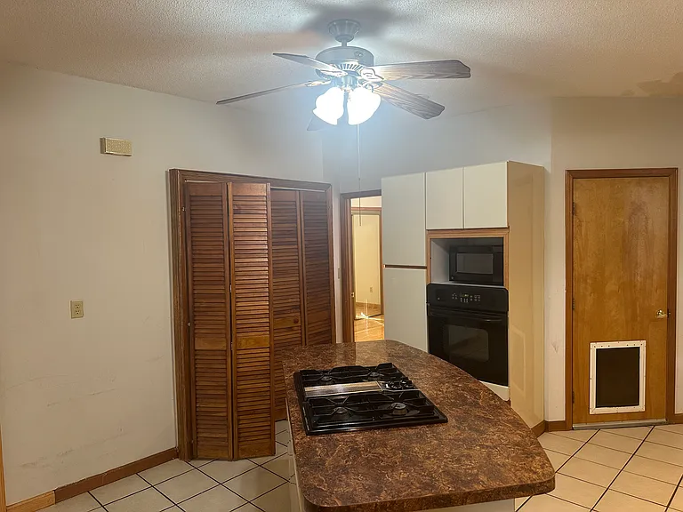 421 Poplar St #1 — Photo 8