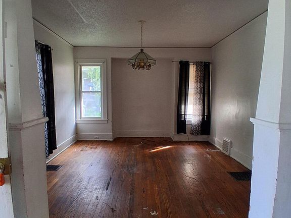 4th image of 2806 Linden Ave