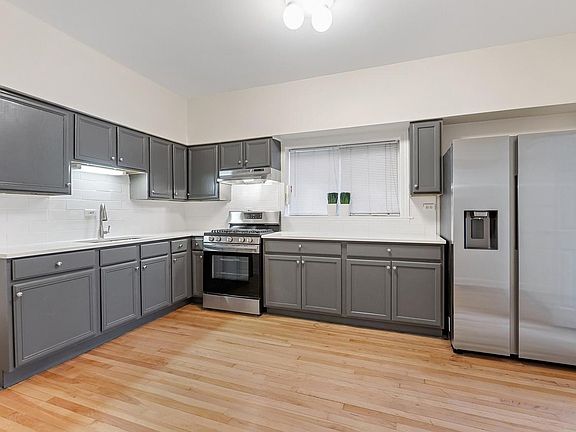 4th image of 8132 S South Shore Dr #1