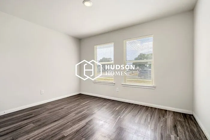 310 Zenith Ave — Photo 7