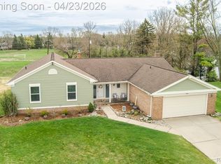 839 Spartan Dr, Rochester Hills, MI 48309