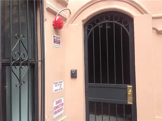 Rented by Kian Realty | media 14