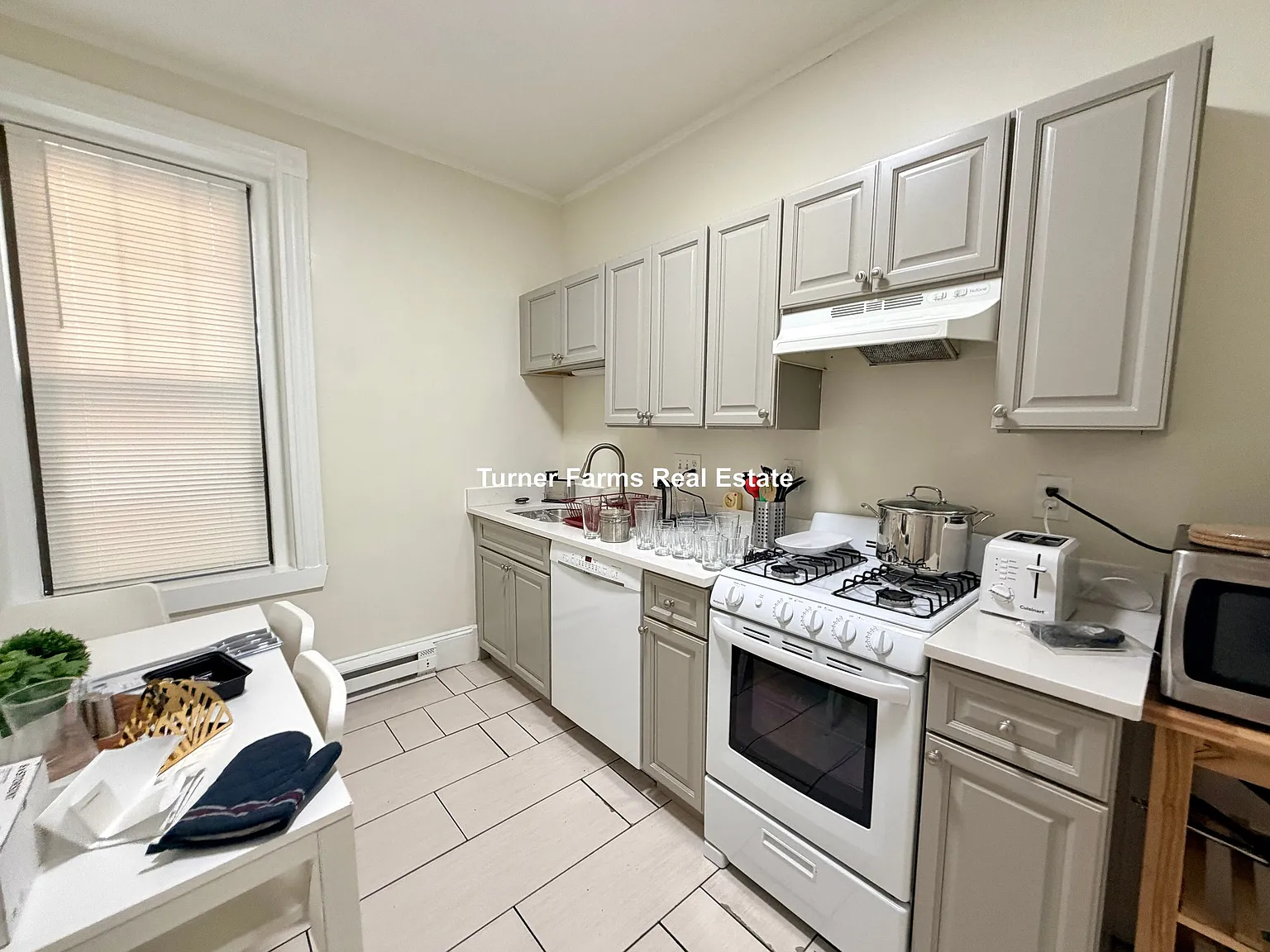 2 bed, 9999 sqft, $3,700 — Photo 4