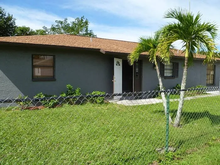 6 bed, 1500 sqft, $1,800 — Photo 1