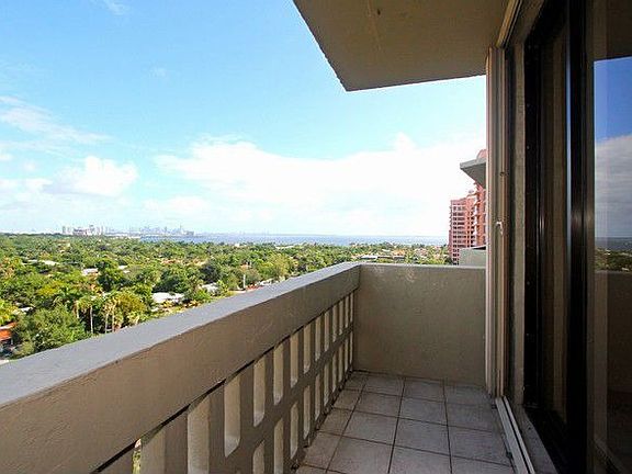 5th image of 90 Edgewater Dr Ph 3